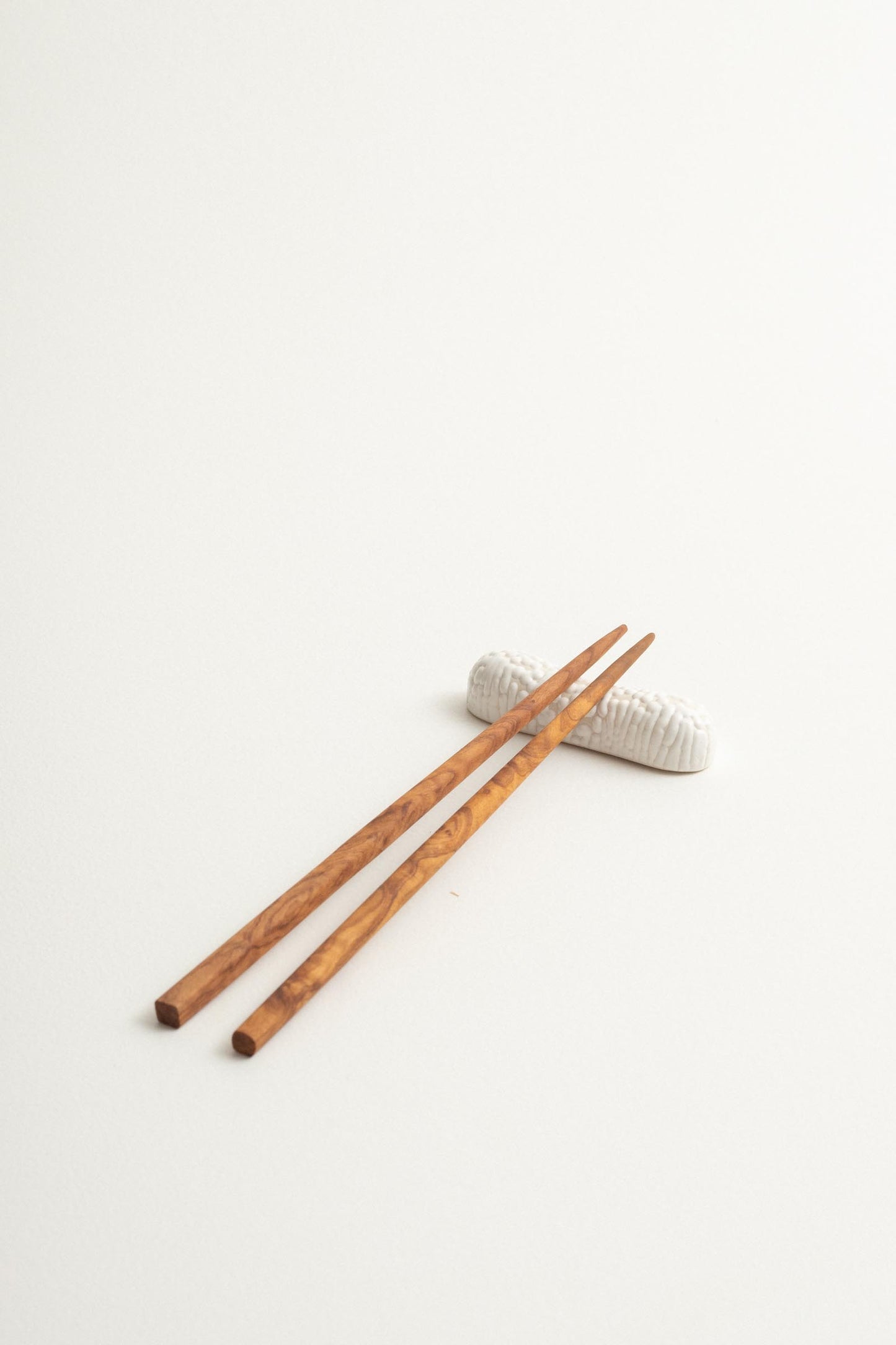 Chopstick rest - White crawl