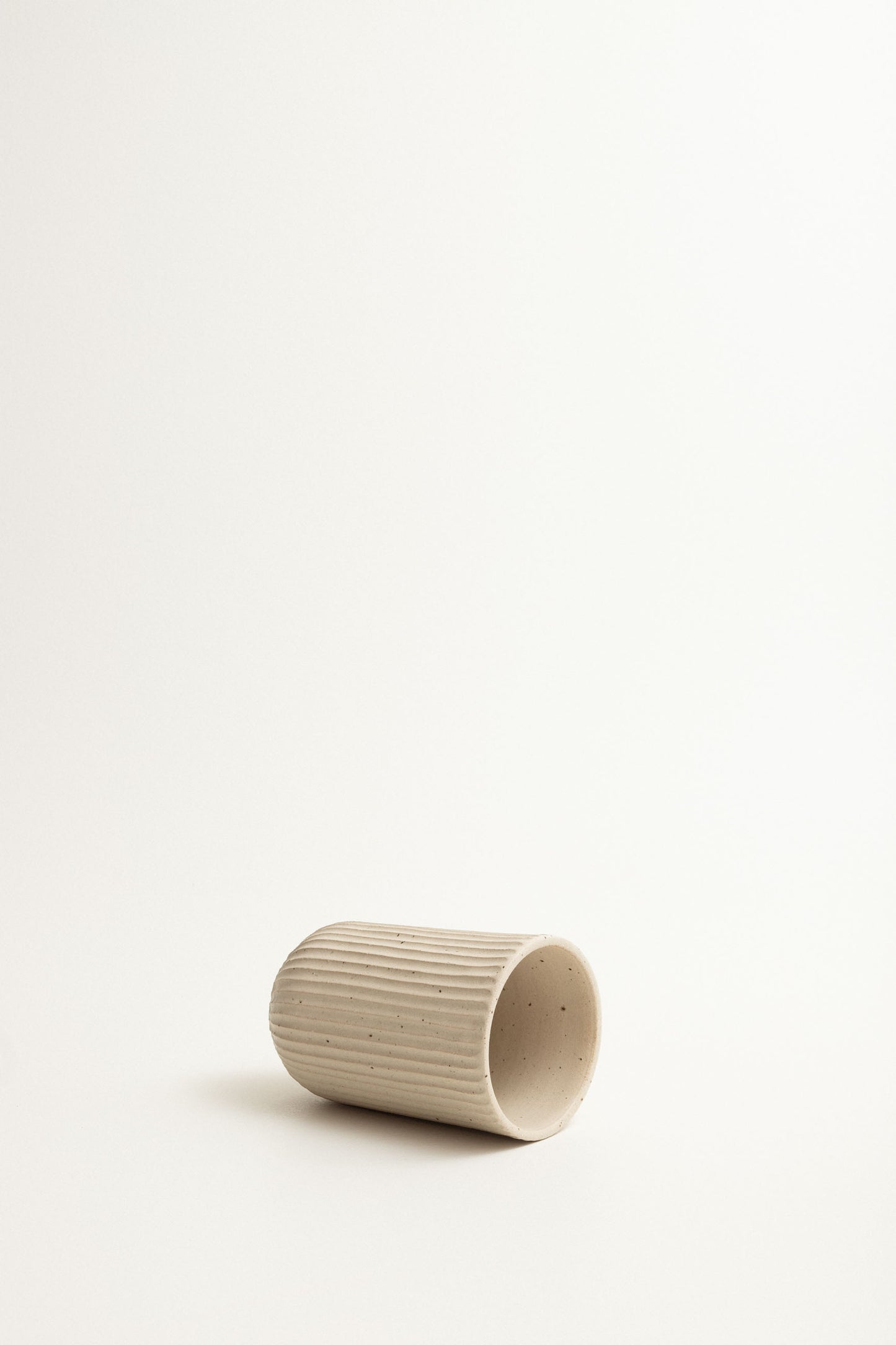 Fluted vase / utensil holder - Creamy beige