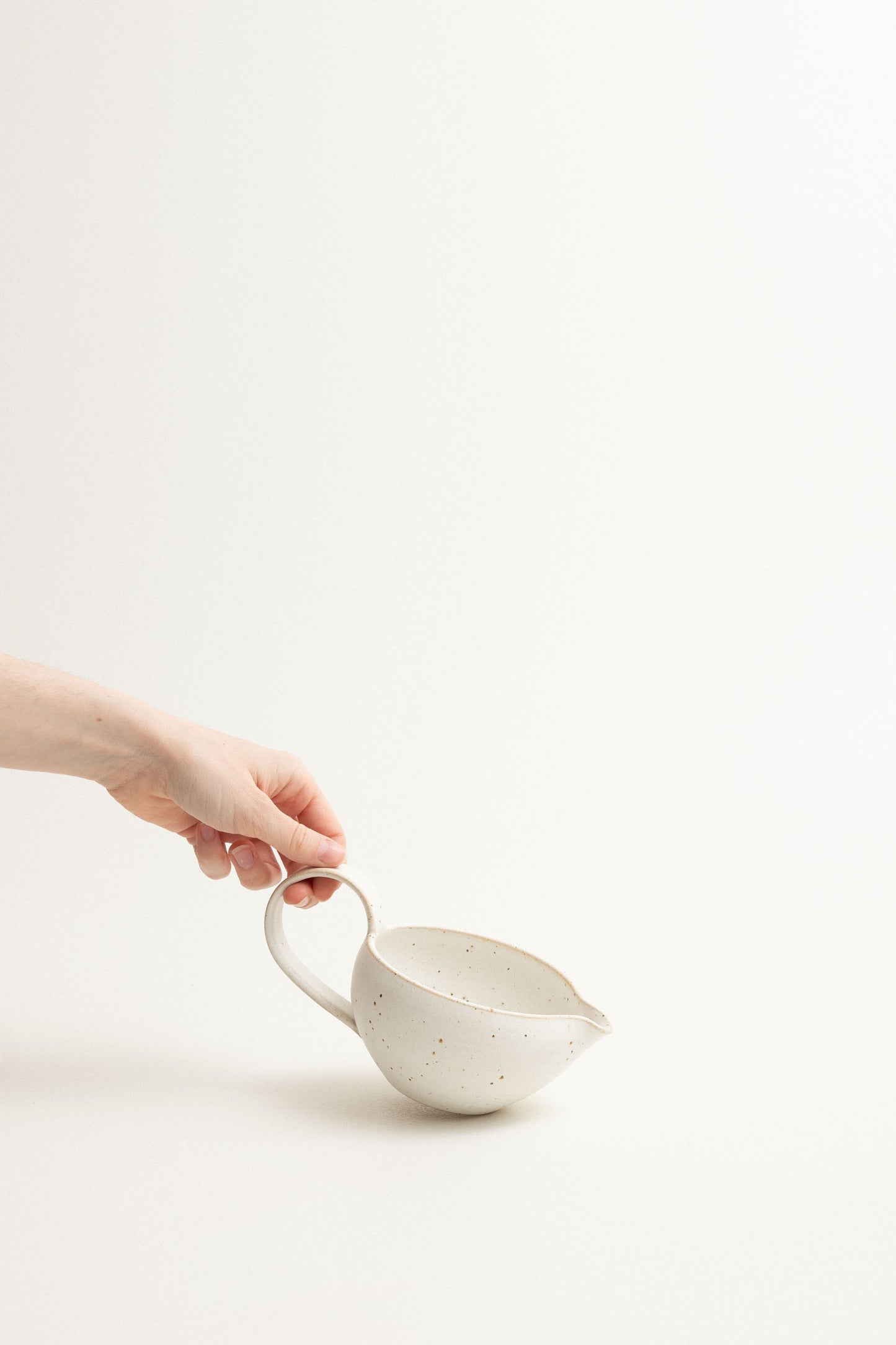 Spouted bowl with handle - Vanilla