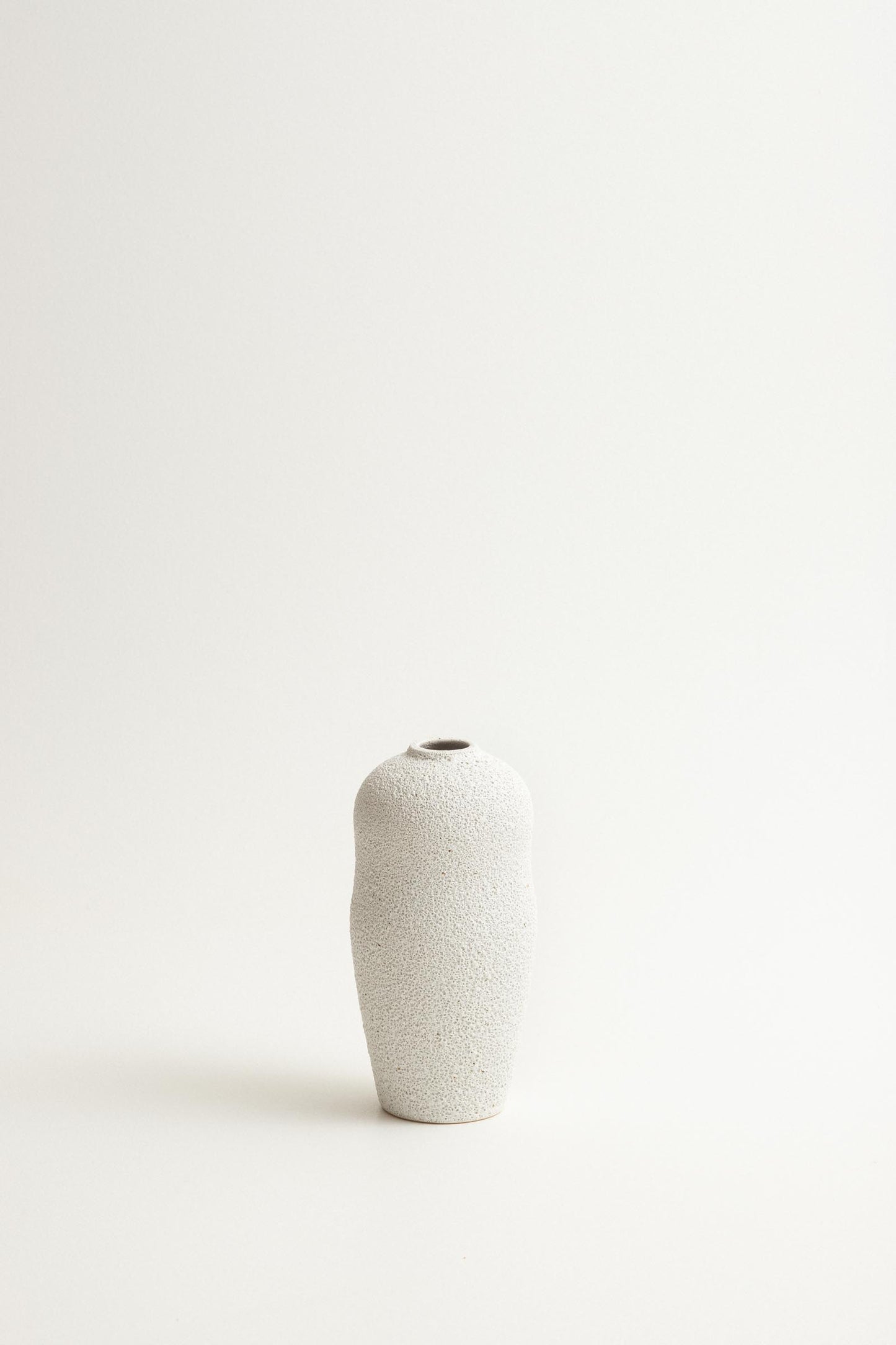 Narrow curvy vase large - White lava